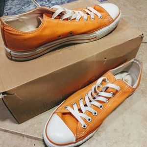Orange low top Converse!